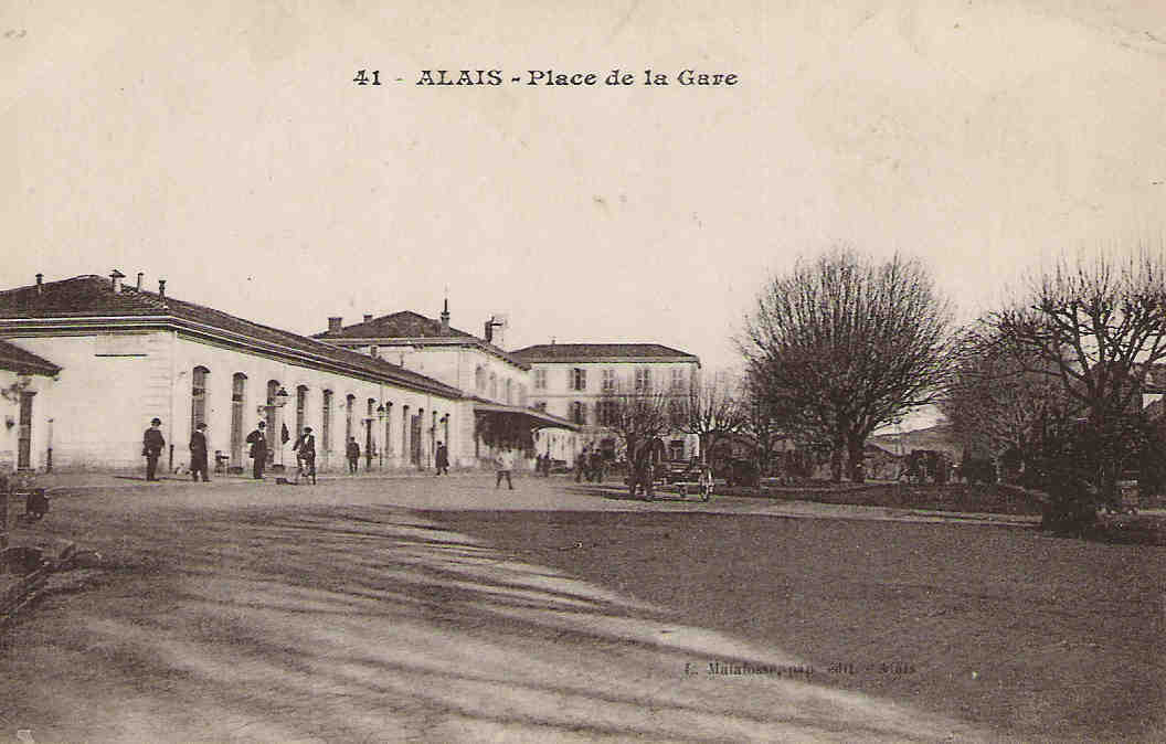 91 ALAIS Cpa AniméePlace De La Gare  41 - Alès