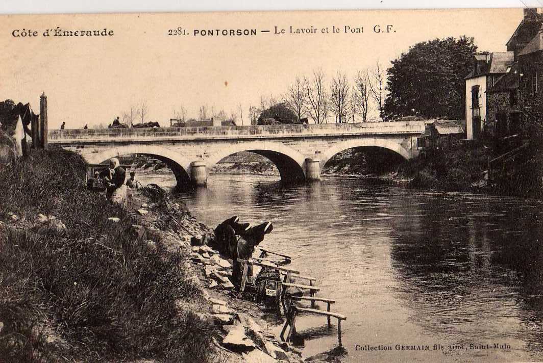 50 PONTORSON Le Lavoir Et Le Pont, Animée Blanchisseuses, Laveuses Au Travail 190? - Pontorson