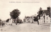 18 En Berry SANCOINS 604  Très Jolie Cpa Animée De La Rue De St Amand Et Rue De La Croix Blanche - Sancoins