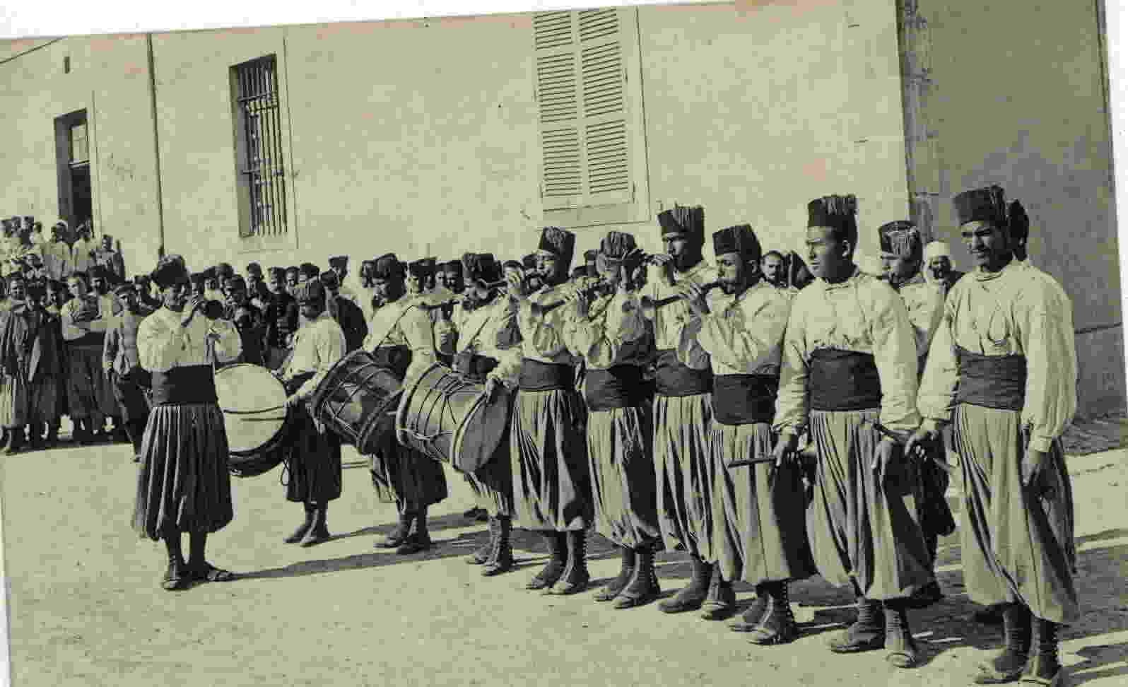 Armée D'AFRIQUE - La Nouba Des Tirailleurs - Musique Indigène - Uomini