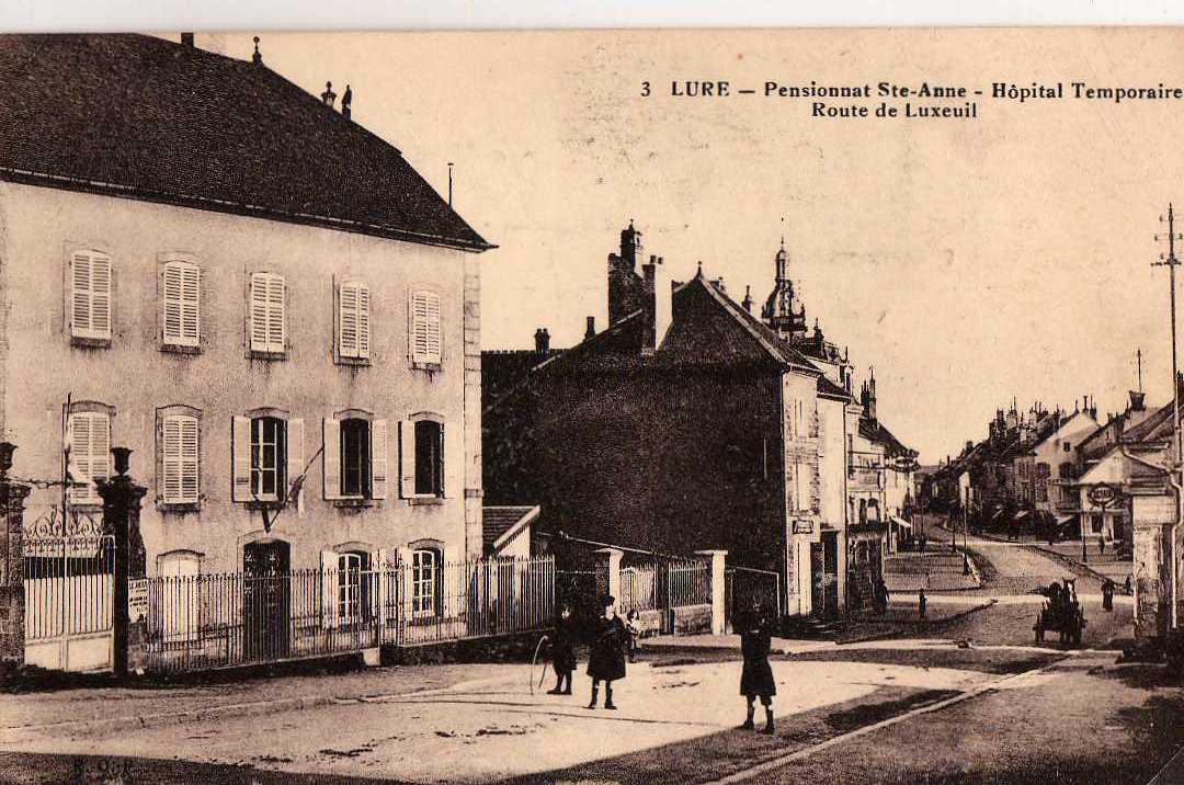 70 LURE Pensionnat Ste Anne, Hopital Temporaire, Route De Luxeuil, Animée, Enfant Jouant Au Cerceau 191? - Lure