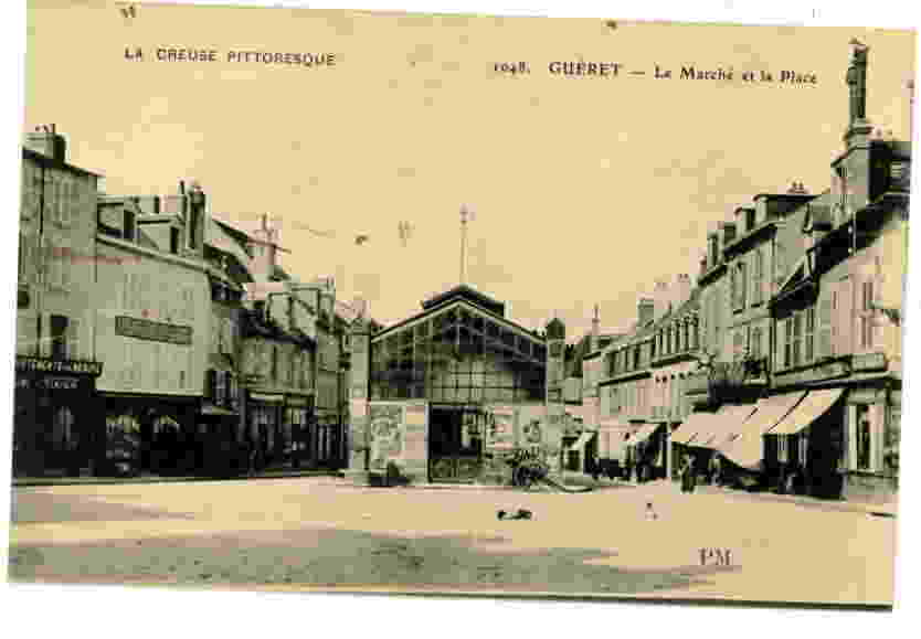 GUERET - Le Marché Et La Place - Guéret