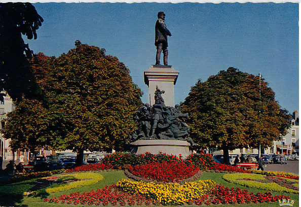 LE MANS - Place De La République Monument Du Général Chanzy - Le Mans