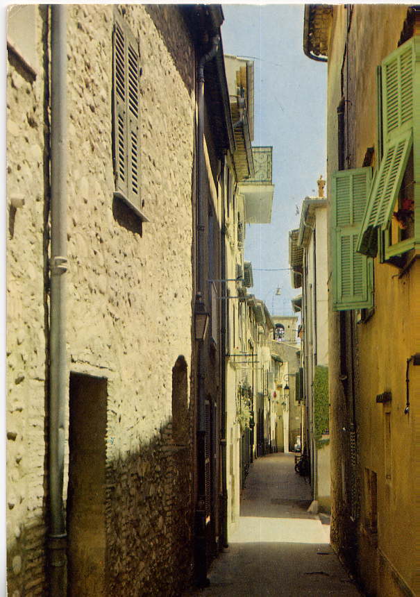 ST LAURENT Du VAR- Cm Datée De 1982--La Rue De L´église N°8168  Par éd MAR - Saint-Laurent-du-Var