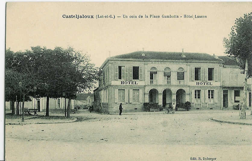 CASTELJALOUX - Un Coin De La Place Gambetta - Hôtel Lassus - Casteljaloux