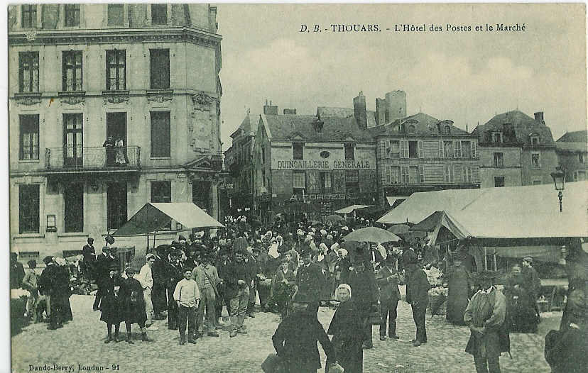 THOUARS - L´hôtel Des Postes Et Le Marché - Thouars