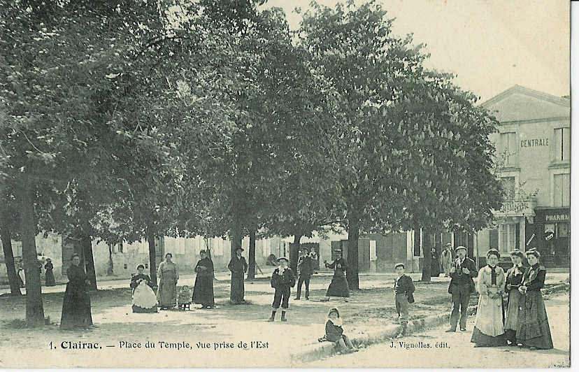 CLAIRAC - Place Du Temple, Vue Prise De L'est. - Autres & Non Classés