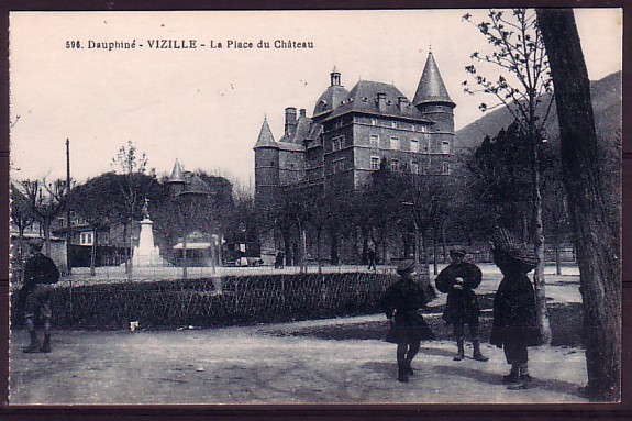 ISERE - Vizille - La Place Du Chateau - Vizille