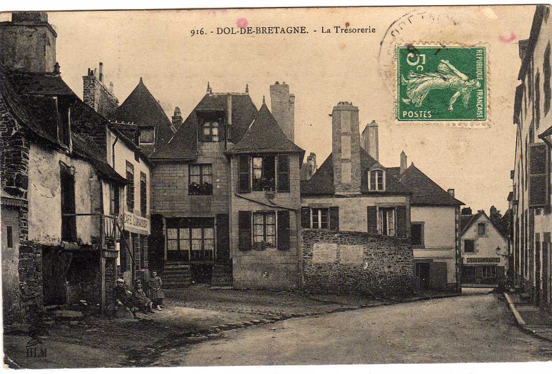 35 DOL DE BRETAGNE La Trésorerie, Animée, Commerce "Café Corvaisier", Ed HLM 916, 190? - Dol De Bretagne