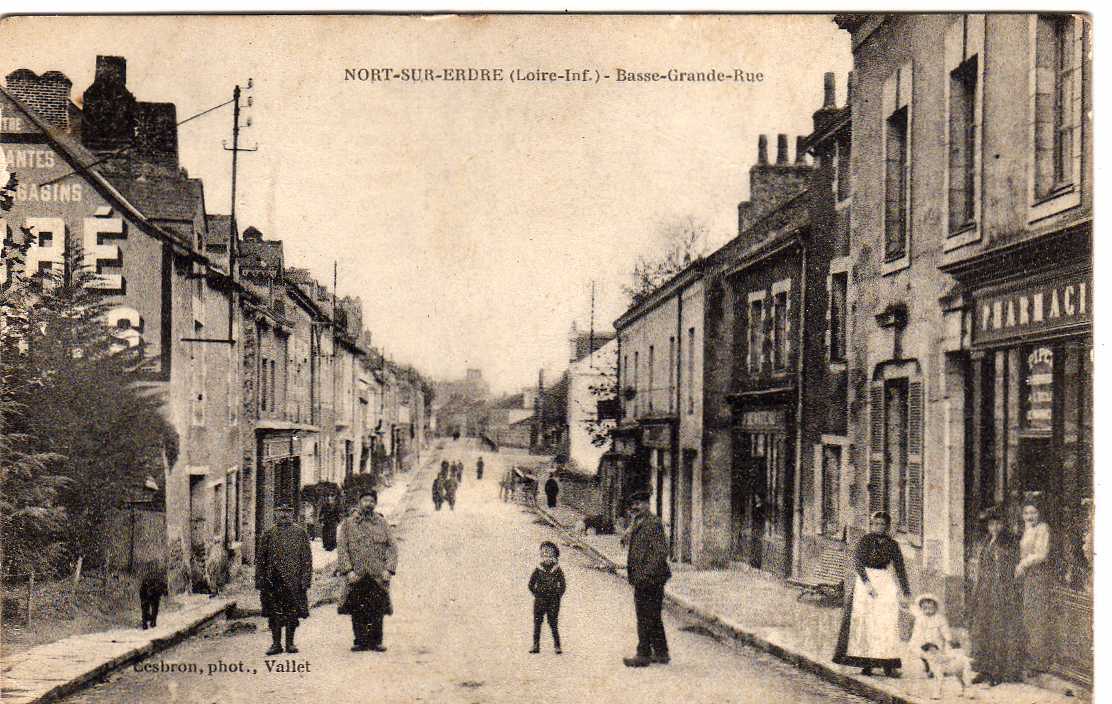 44 NORT SUR ERDRE Basse Grande Rue, Animée, Commerce "Pharmacie", Ed Cesbron, 191? TOP+++ - Nort Sur Erdre