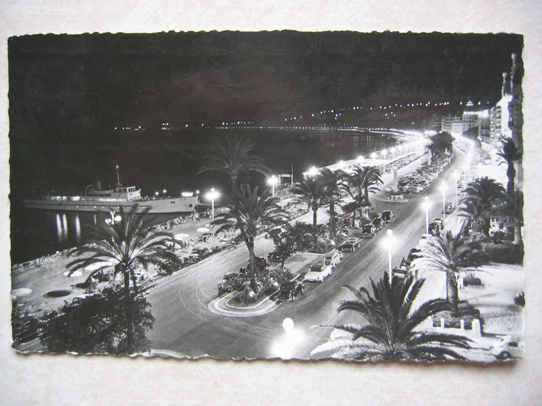 Nice : Le "Gallus´ Et La Promenade Des Anglais La Nuit. Voitures : Citroen Traction, Renault 4 CV... - Nice By Night
