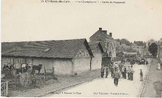 CHATEAU DU LOIR  LE CHAMPIGNON  SORTE DU PERSONNEL - Chateau Du Loir