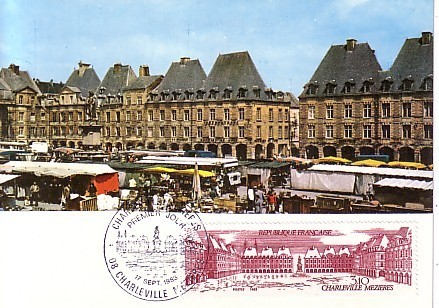 CM  Marché Sur La Place Ducale De Charleville. - Marktplaatsen