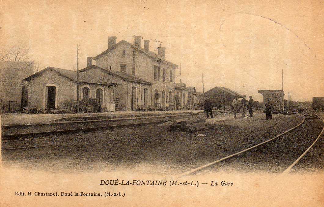 49 DOUE LA FONTAINE La Gare, Animée, Les Quais, Cachet Au Dos "Hopital Bénévole", Ed Chastanet, 1918 - Doue La Fontaine