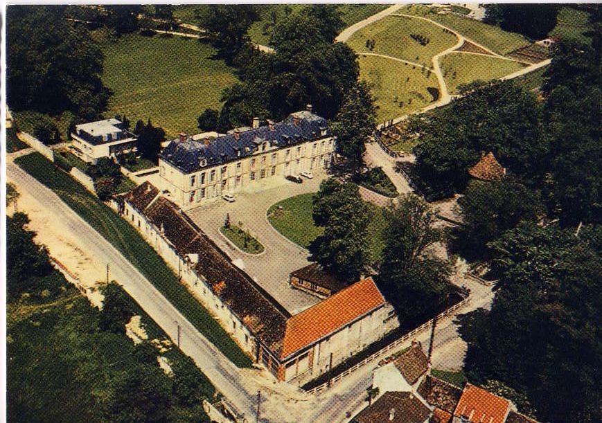 VILLIERS ST DENIS--Centre Médico-chirurgical--Le Chateau -- Cpm  Par RUYANT Prod - Autres & Non Classés