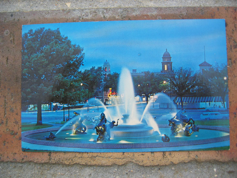 Kansas City : The J.C. Nichols Memorial Fountain - Other & Unclassified