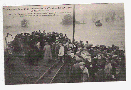 49- MONTREUIL-BELLAY;CATASTROPHE DU 23/11/1911.BELLE ANIMATION. - Montreuil Bellay