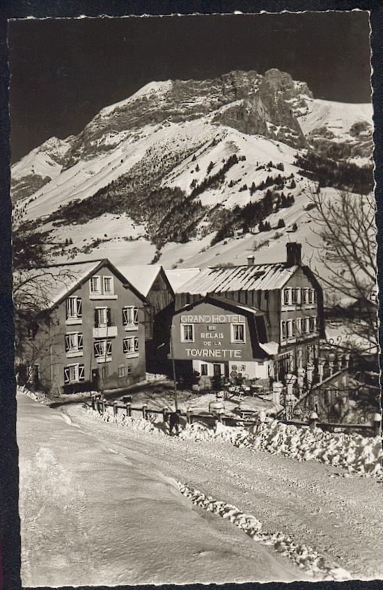 74 - MONTMIN. Le Massif De La Tournette Et Le Grand Hôtel. - Altri & Non Classificati