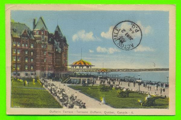 QUÉBEC - TERRASSE DUFFERIN - TRÈS ANIMÉE - CARTE A VOYAGÉE EN 1944 - - Québec - Château Frontenac