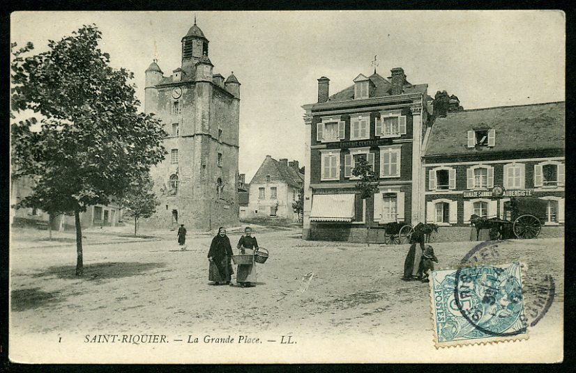 80 - SAINT-RIQUIER - La Grande Place - Saint Riquier