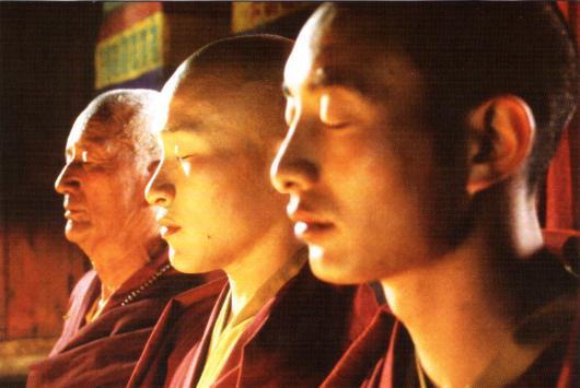 Movie Advertisement 'Samsara' - Monks At Prayer - Buddhismus