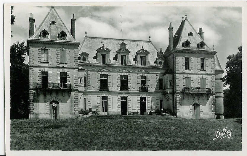 MIRAMBEAU - Le Château - Façade Principale. - Mirambeau