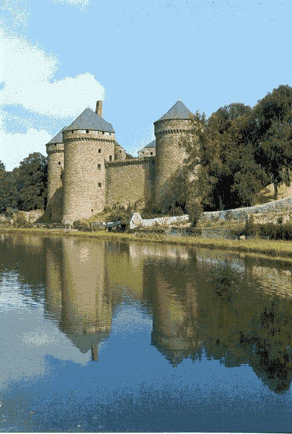 Lassay (53) Chateau Féodal - Lassay Les Chateaux