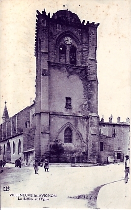 Villeneuve Les Avignons  Le Beffroi De L'Eglise - Villeneuve-lès-Avignon