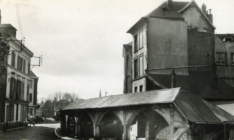 GISORS   (Eure)    -   Le Vieux Lavoir      (carte Noir Et Blanc Ayant Voyagé En 1961) - Gisors