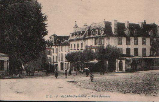 CPA De OLORON SAINTE MARIE - Place Gambetta. - Oloron Sainte Marie