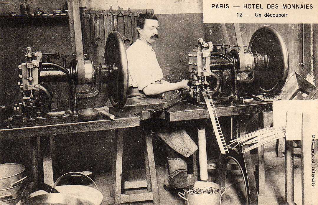 75 PARIS HOTEL DES MONNAIES D.A.L. 12 Un Découpoir, Trés Beau Plan Animé, 191? - Industrie