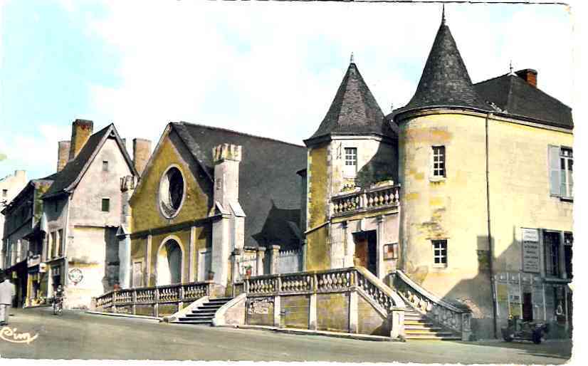 Doué La Fontaine Hôtel De Ville - Doue La Fontaine