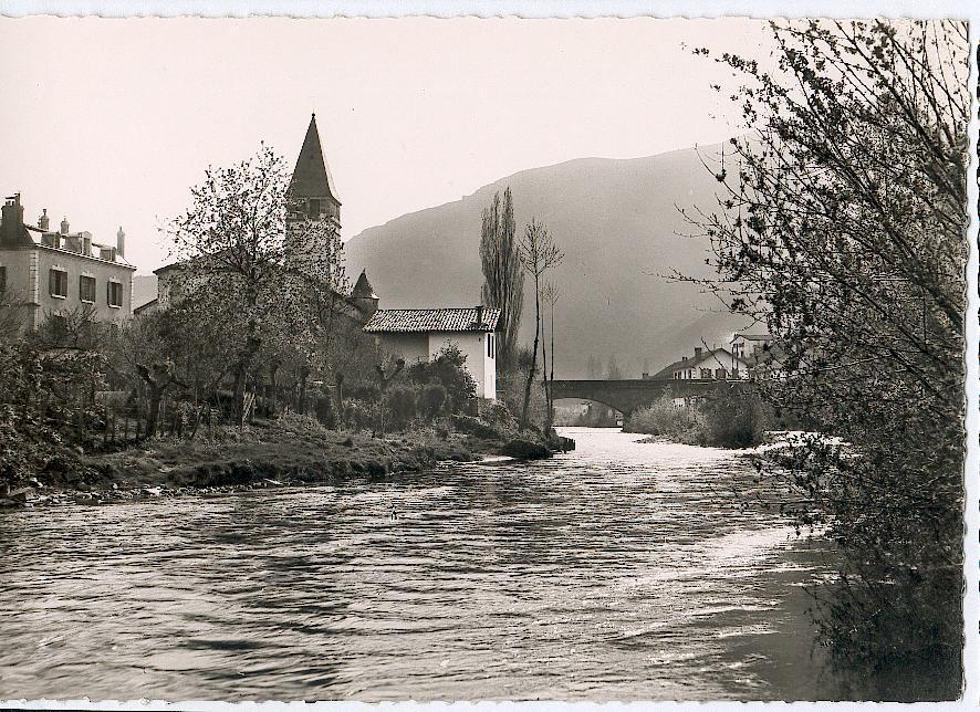 64 - SAINT-ETIENNE-DE-BAIGORRY. L'Eglise Et Le Mont Chamborroï. - Saint Etienne De Baigorry