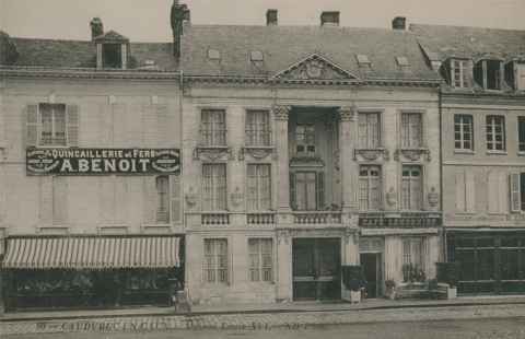 CAUDEBEC EN GAUX MAISON LOUIS XVI ( COMMERCE QUINCAILLERIE ET FERS A BENOIT + CAFE LEMONNIER ) - Caudebec-en-Caux