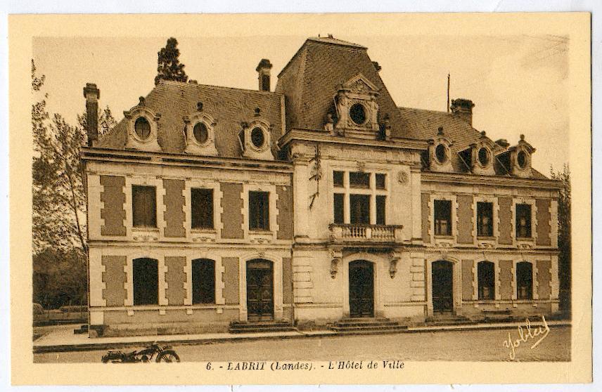 40 - LABRIT. L'Hôtel De Ville. - Labrit