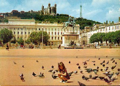 LYON Place Bellecour & ND Fourviere 1969 - Autres & Non Classés