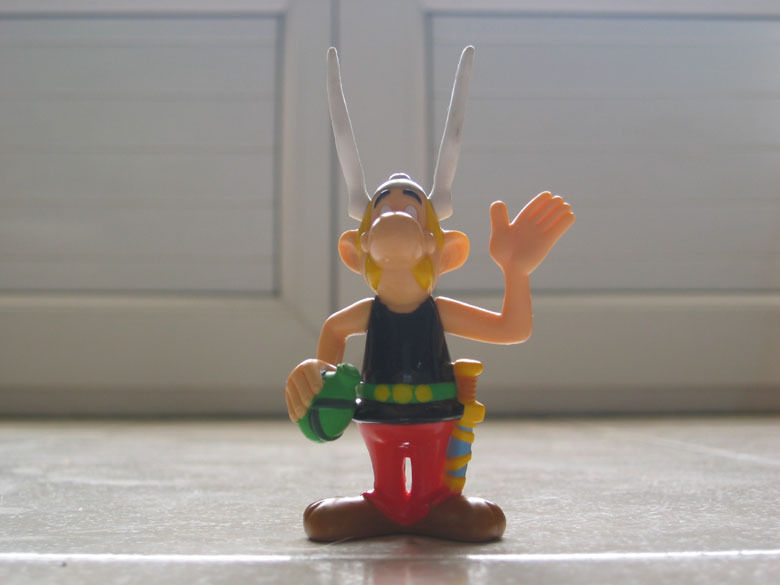 Asterix. Ailes Et Bras Articulés.  10 Cm De Haut. Copyright : 2002 Goscinny-Uderzo. TBE - Astérix & Obélix