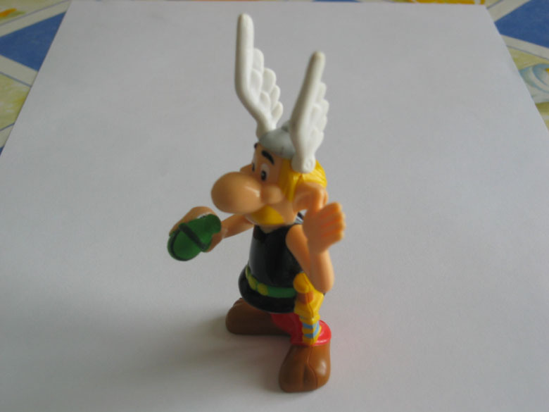 Asterix. Ailes Et Bras Articulés.  10 Cm De Haut. Copyright : 2002 Goscinny-Uderzo. TBE - Astérix & Obélix