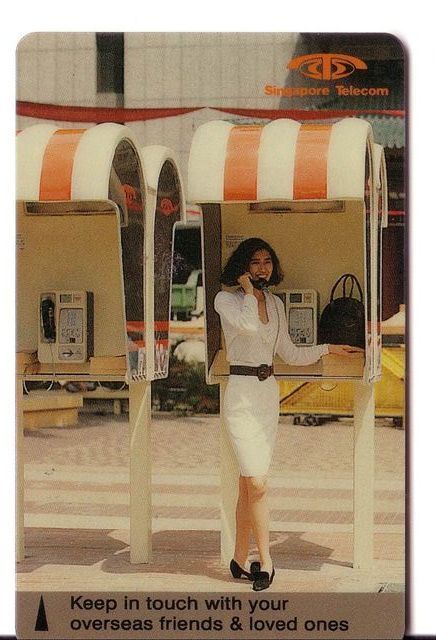 KEEP IN TOUCH ... ( Singapore Old Issue Card ) Girl In Telephone Box ( Booth ) - Phone Telephones Phones Telefono - Téléphones