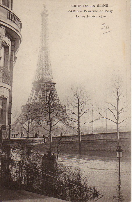 75 PARIS  "Crue De La Seine"  Jolie Cpa De La Passerelle De Passy - Overstromingen