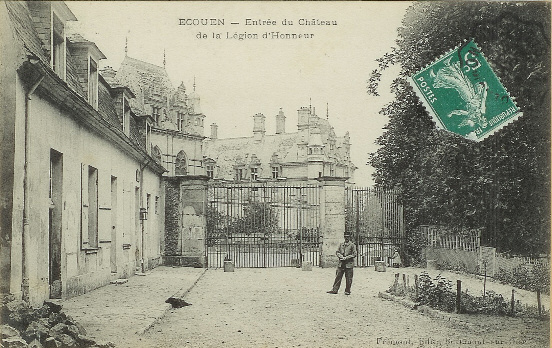 ECOUEN : Entrée Du Château De La Légion D' Honneur - Ecouen