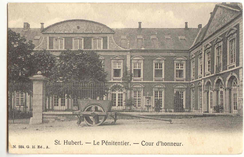 3819 - SAINT-HUBERT - Le Pénitentier -Cour D'Honneur - Saint-Hubert