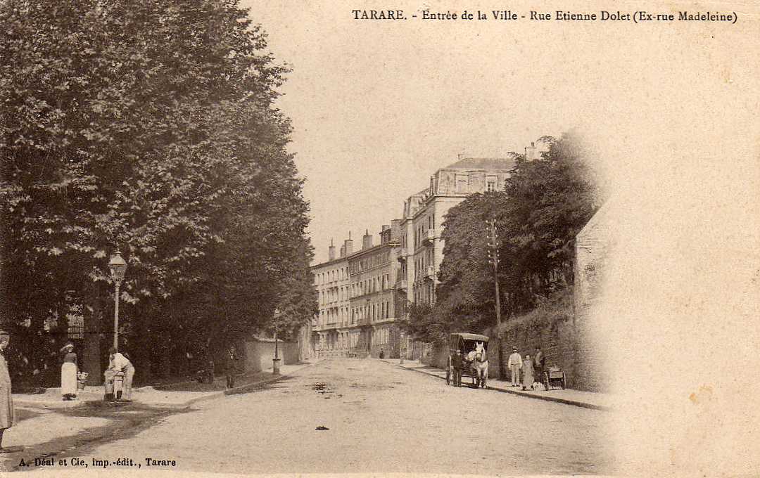 69 TARARE Rue Etienne Dolet (ancienne Rue Madeleine), Entrée De La Ville, Animée, Ed Deal & Cie, Dos 1900 - Tarare