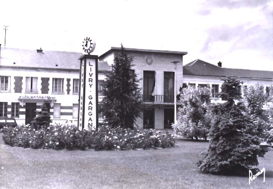 Cpsm Livry-Gargan (93, Seine Saint Denis) Le Pendule Et La Mairie - Livry Gargan