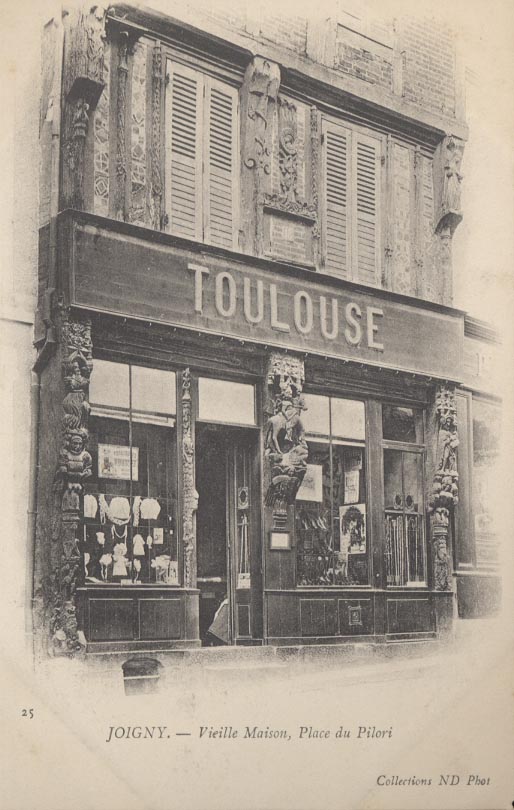 89 Villeneuve Sur Yonne Vieille Maison Place Du Pilori Magasin Toulouse Carte Nuage - Villeneuve-sur-Yonne