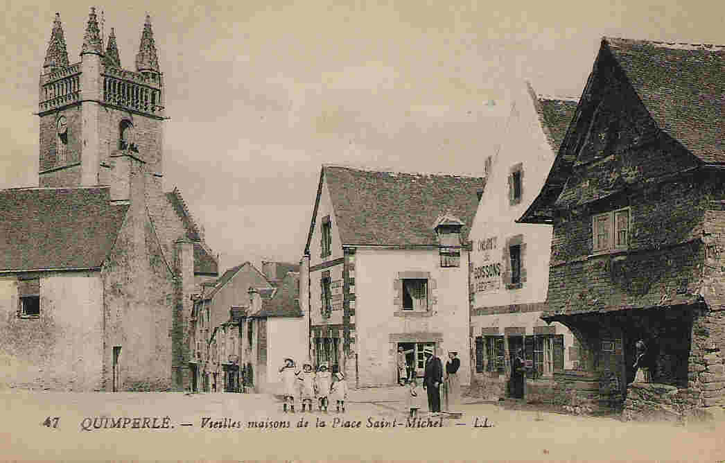 29 QUIMPERLE Cpa  Animée Vieilles Maisons De La Place St Michel        47 LL - Quimperlé