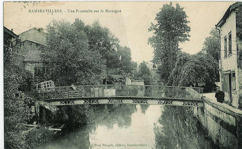 RAMBERVILLIERS - Une Passerelle Sur La Mortagne. - Rambervillers