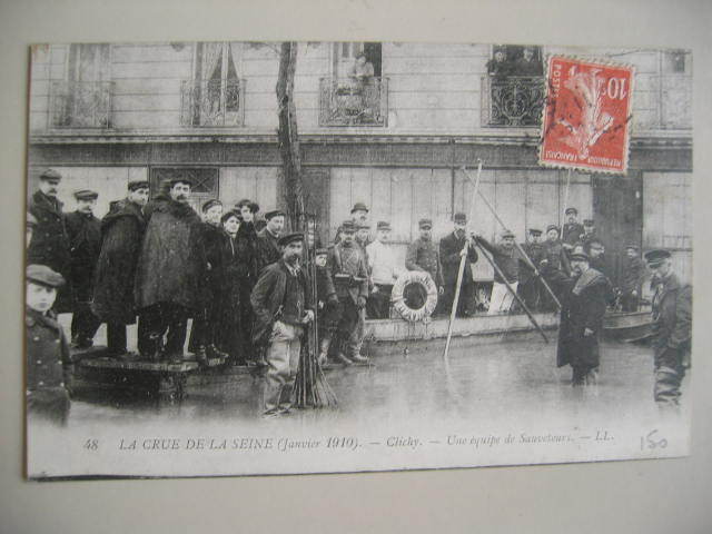 Carte Postale LA CRUE DE LA SEINE Janv 1910 CLICHY 92 UNE EQUIPE DE SAUVETEURS LL. 48 - Clichy