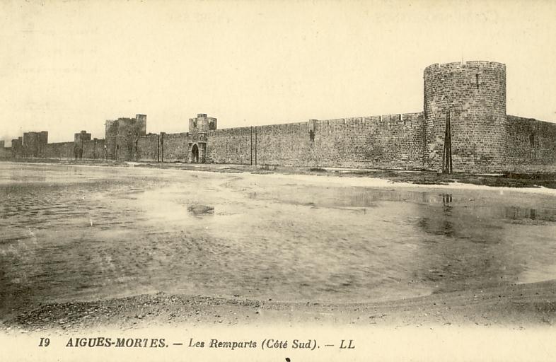 30 - Aigues-Mortes - Les Remparts (Côté Sud) - CPA - Ed LL N° 19 - Aigues-Mortes