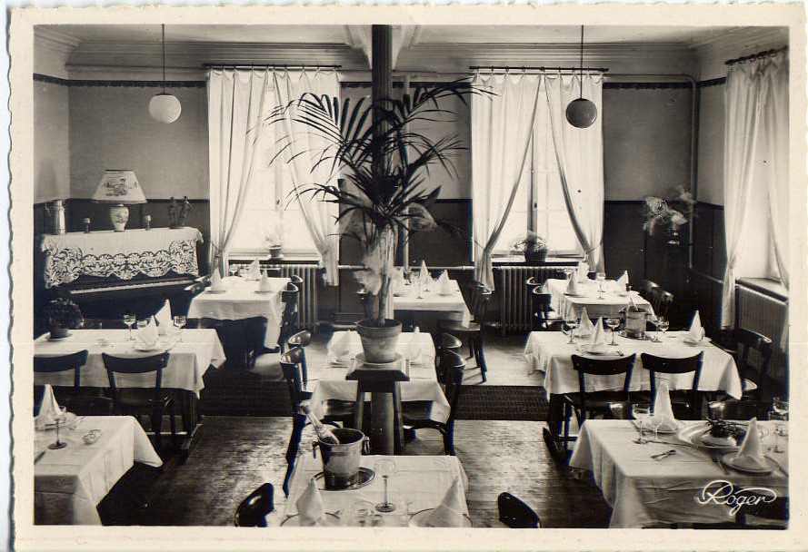 NIEDERBRONN-LES-BAINS--Hotel De La Chaine D'Or--La Salle à Manger,csm Des Années 50 à 60-- - Niederbronn Les Bains